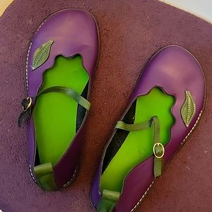 Cute leather Mary Jane flats size 9